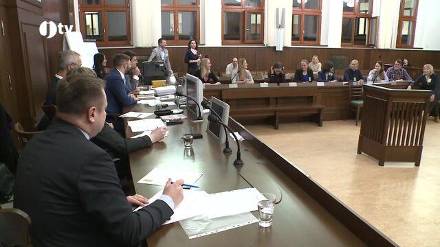 Na kloub věci