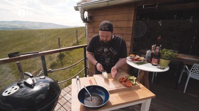 Kuře na grilu s asijským nudlovým salátem